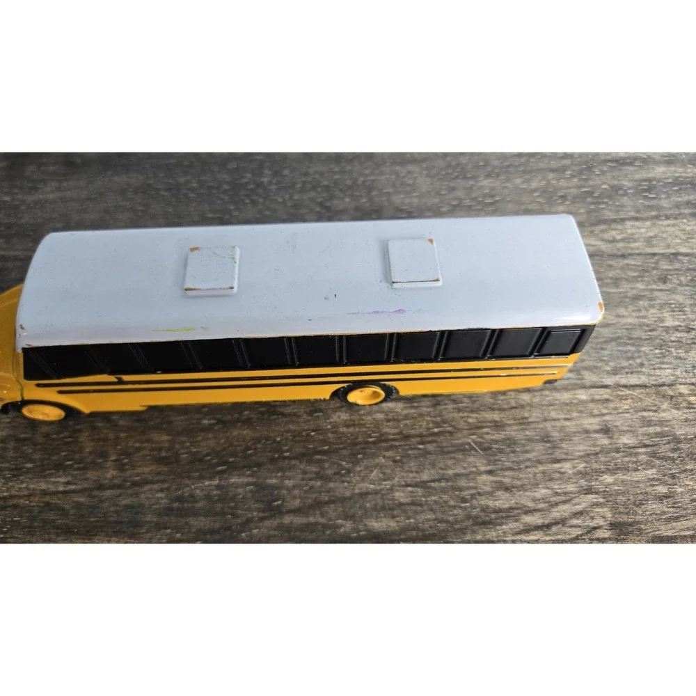 Thomas Built Buses Saf-T-Liner C2 School Bus Model Toy Yellow Black White